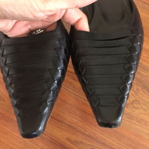 Donald J Pliner Black, leather woven mules 8 - Picture 5 of 7